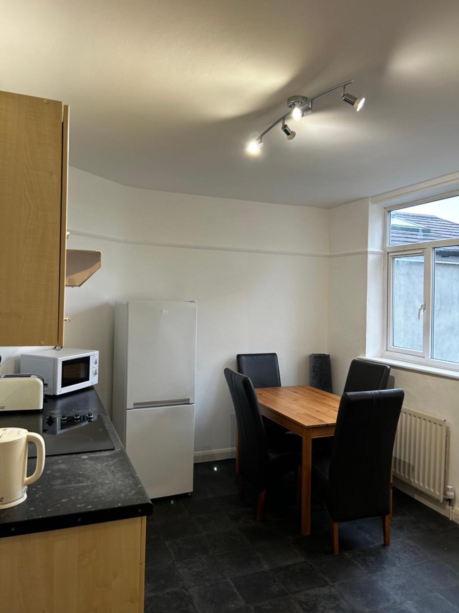 Family Home Near Cribbs Causeway And The Wave, Just 2 Minutes From Airbus And Rolls Royce Bristol Exterior photo